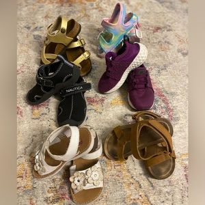 Size 7 toddler shoes.